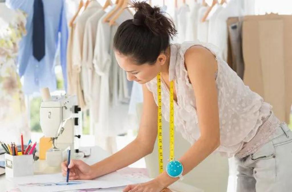 Navigating-the-Journey: A-Complete-Guide-to-Diploma-in-Fashion-Designing